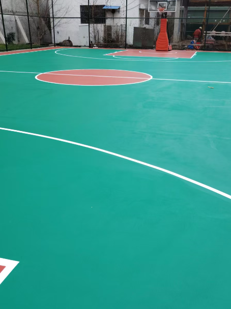 华坪 球场长期使用易出现地面开裂